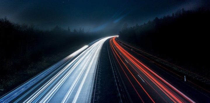 Foto di Pixabay httpswww.pexels.comit-itfotosentieri-di-luce-sull-autostrada-di-notte-315938 (Piccola)